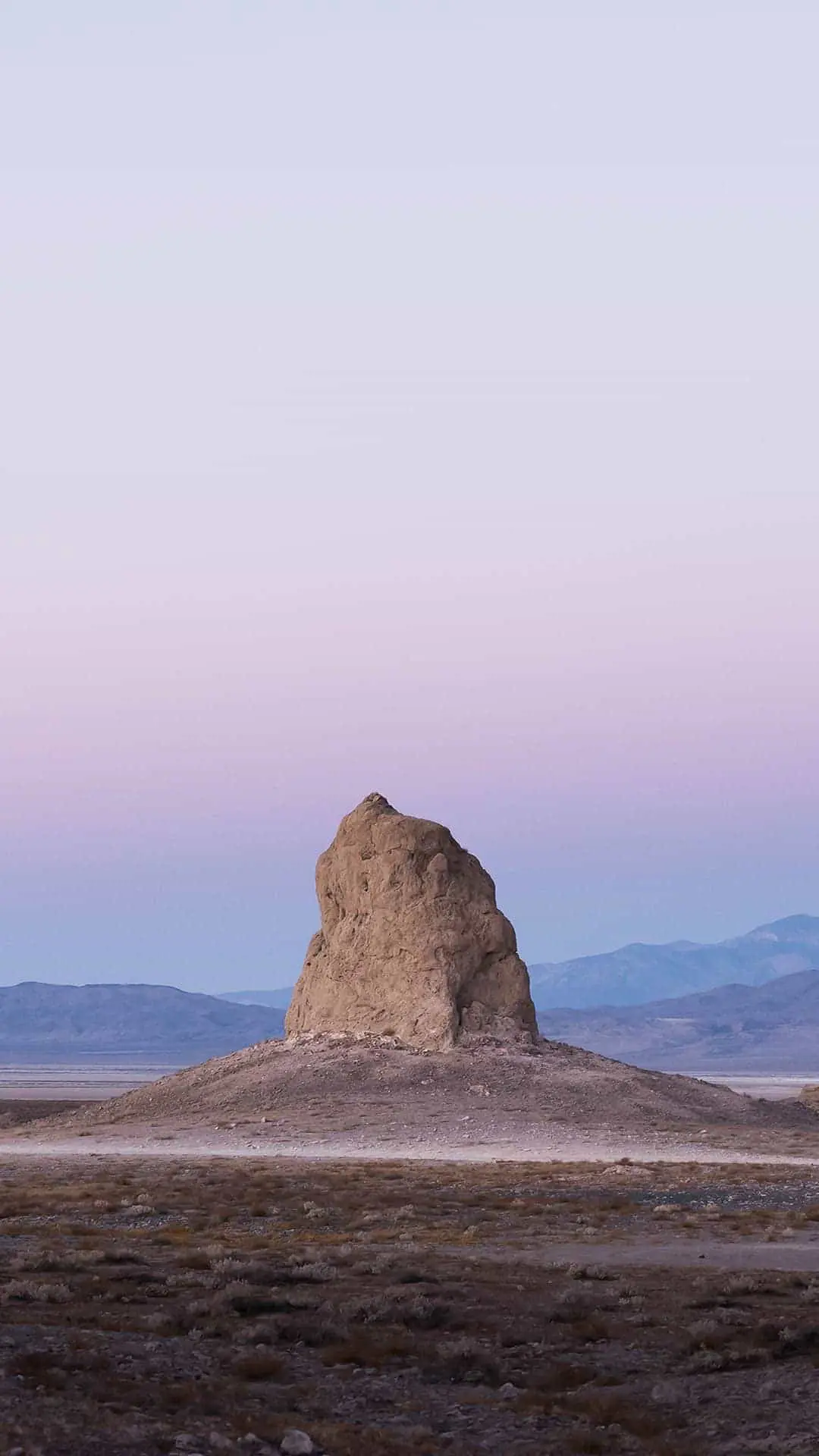 خلفية صخرة وسط الصحراء