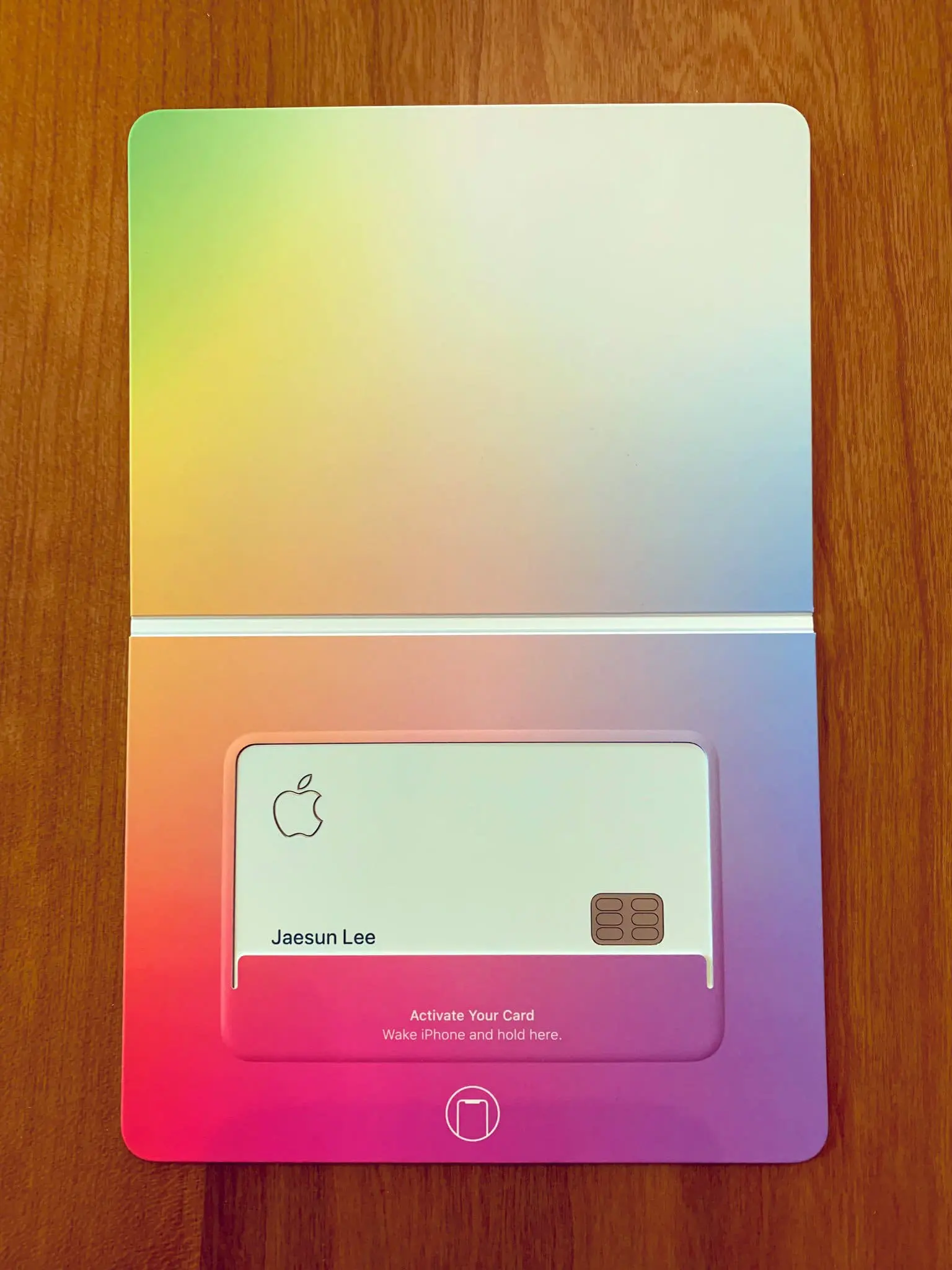 شكل بطاقة أبل Apple Card